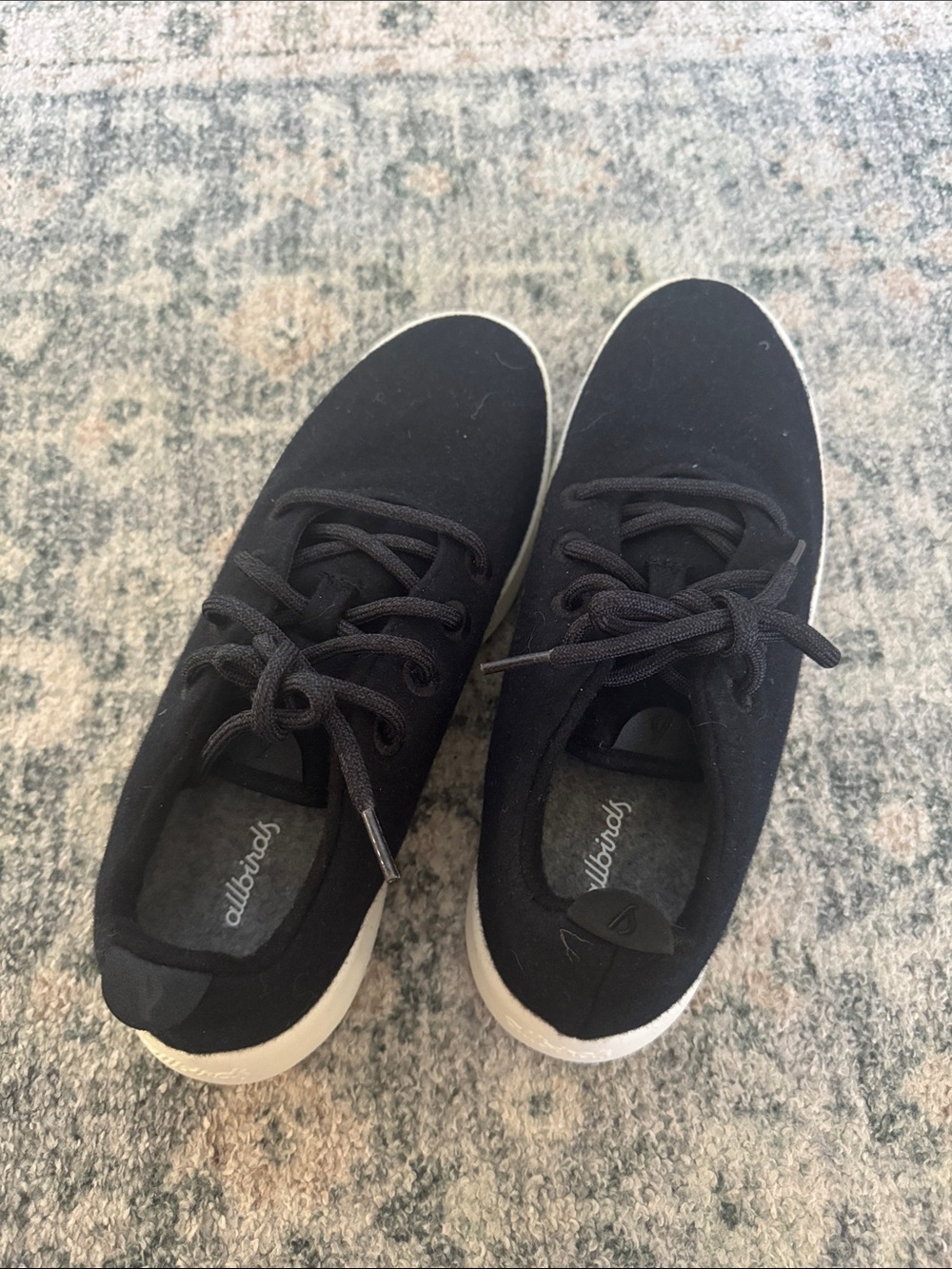 Like New - Men’s Allbirds Black Wool Runner Sneakers Size 10